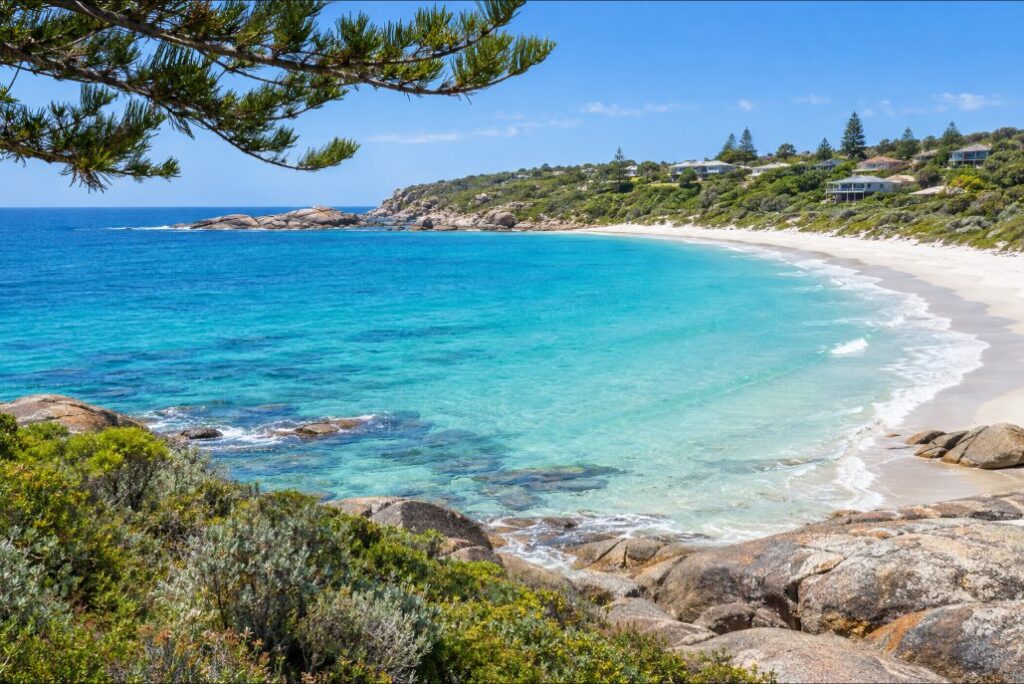 Turquoise water along the Cottesloe coastline
